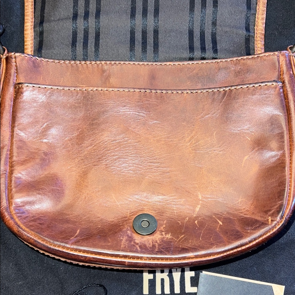 Frye Melissa Whipstitch Saddle Crossbody Bag in Cognac - Picture 4 of 12